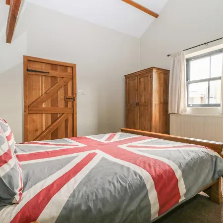 Holiday home Sally's Barn *